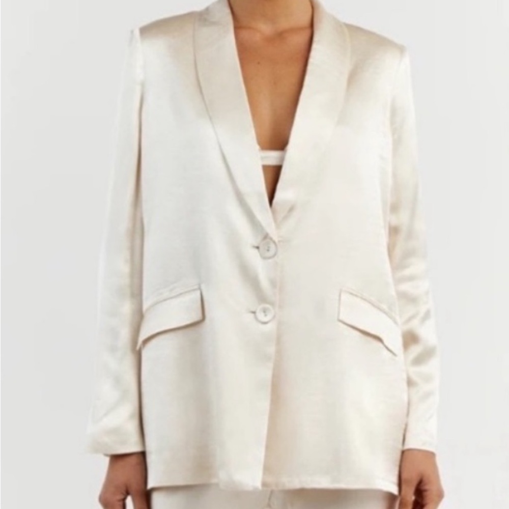 DISSH Aisle Pearl Satin Blazer